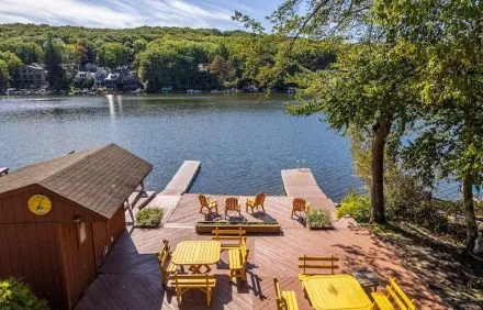 Sunset Lake Lodge & Lakeside Oasis